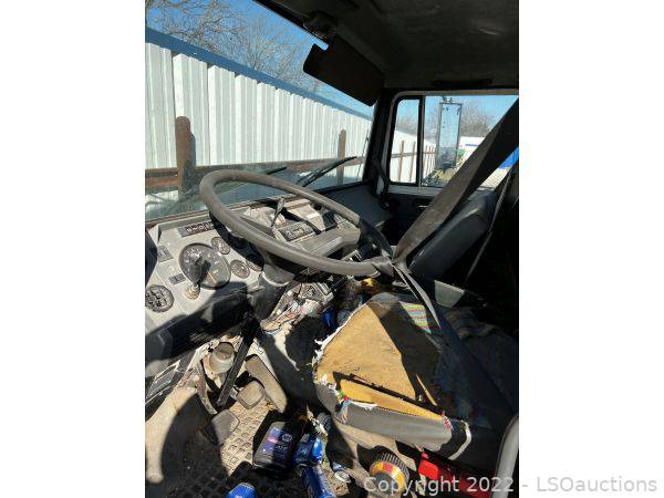 1995 MACK MS200 BOX TRUCK | LSOauctions