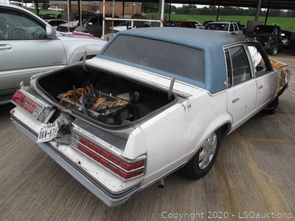 1983 PONTIAC BONNEVILLE - NON-REPAIRABLE | LSOauctions