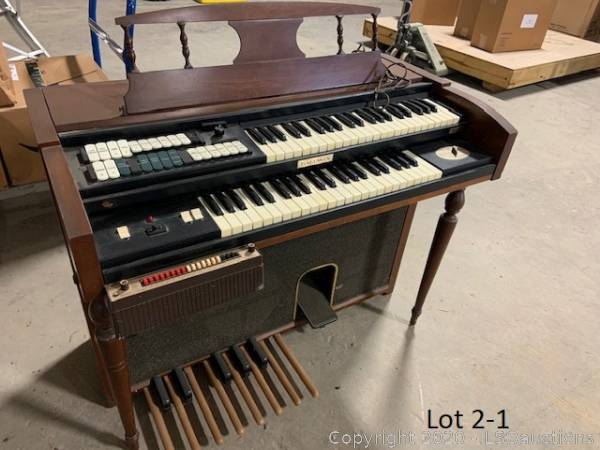 Baldwin deals electric organ