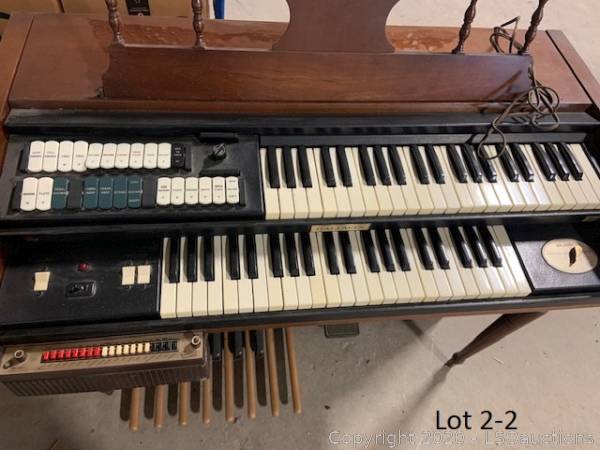 Baldwin deals electric organ